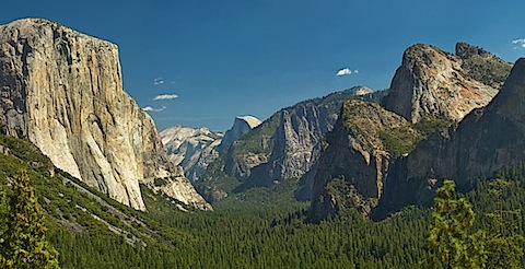 Yosemite Valley Tunnel View Panorama.jpg