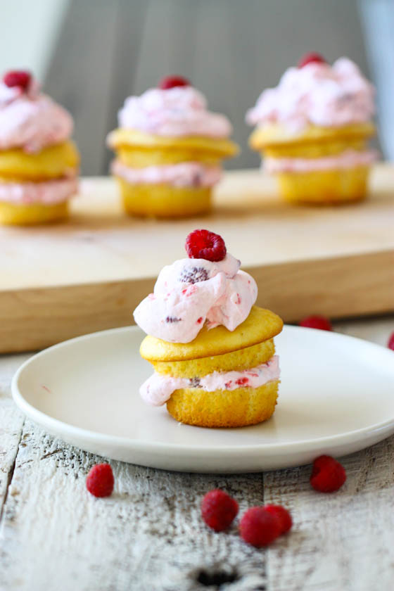raspberry cream cupcakes-9696